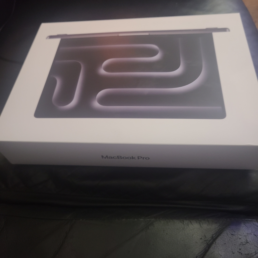 Apple MacBook Pro in Modern White Packaging